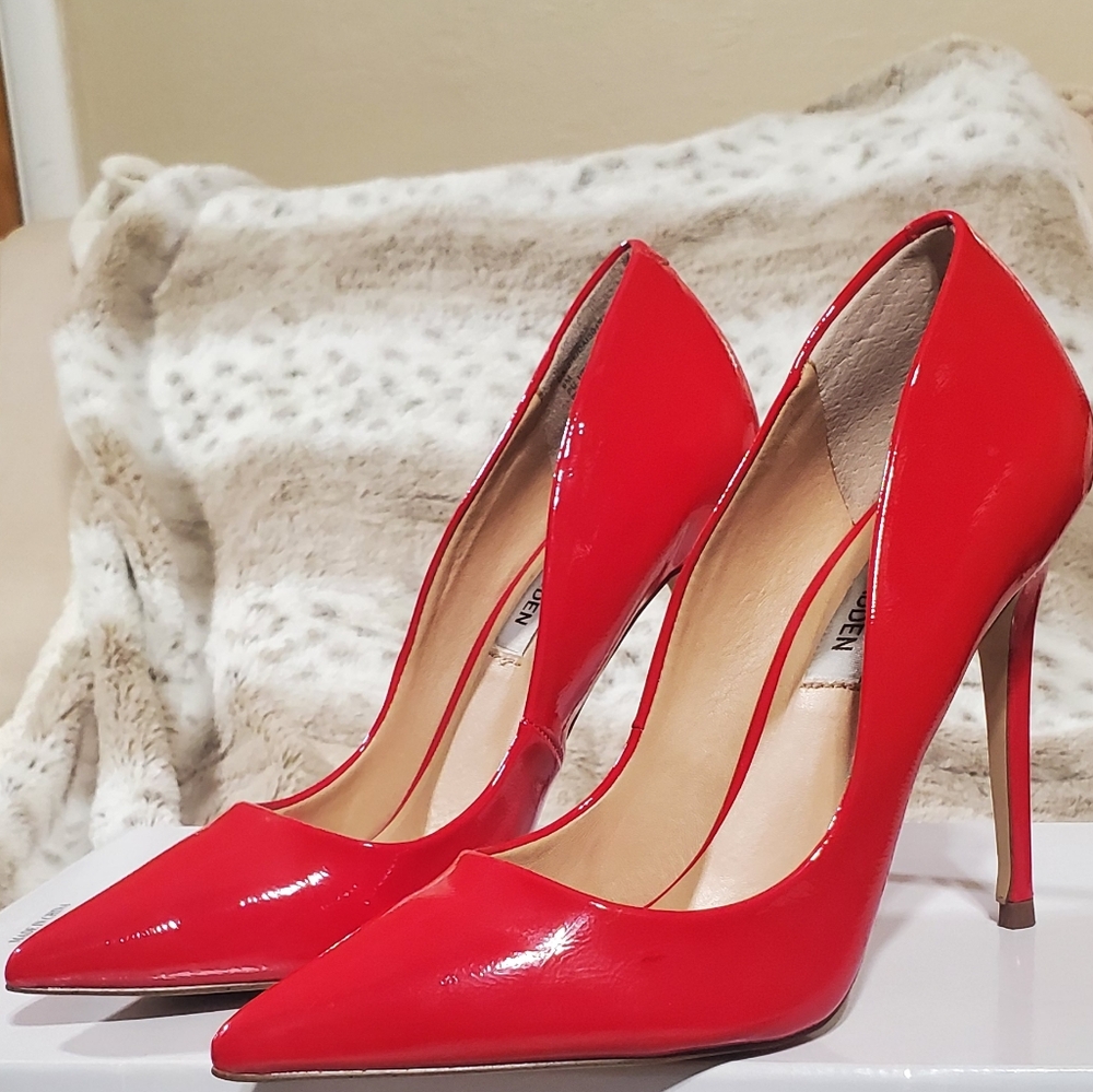 Steve madden daisie red patent pumps